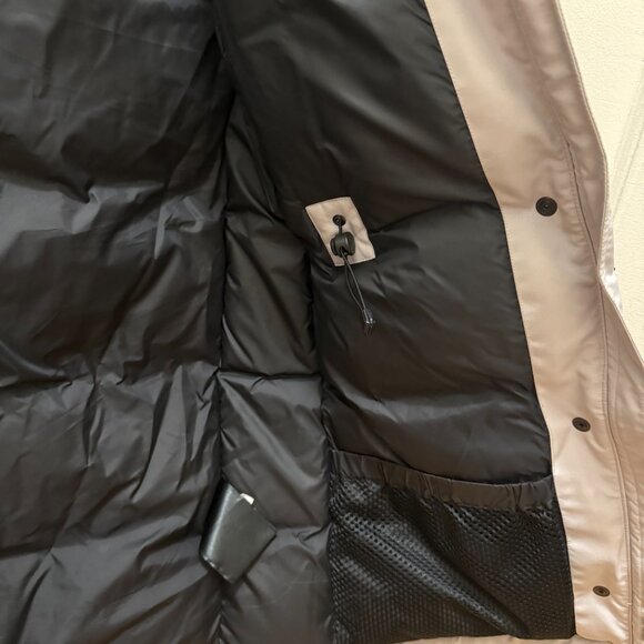 Canada Goose Parka - Picture 5 of 16